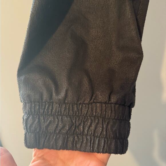 Monrow Black Faux Leather Textured Joggers size Medium - Picture 6 of 7